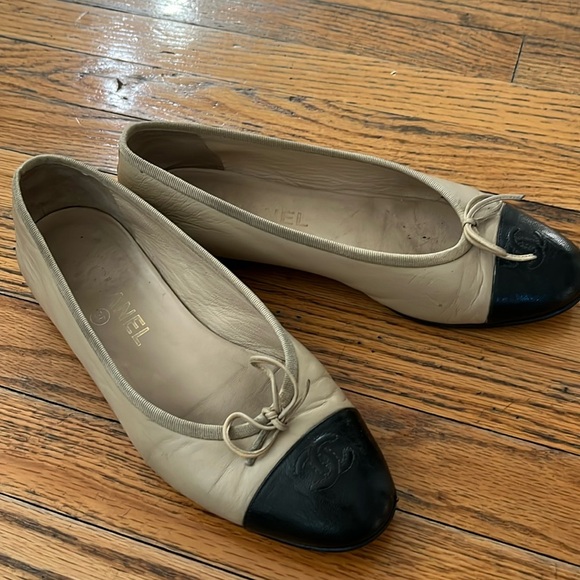 Used Chanel two toned Ballet Flats size 38.5 - Picture 1 of 9